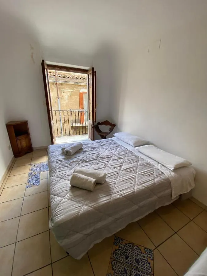 Quiet And Comfortable Apartment In Palermo City Centre Italy